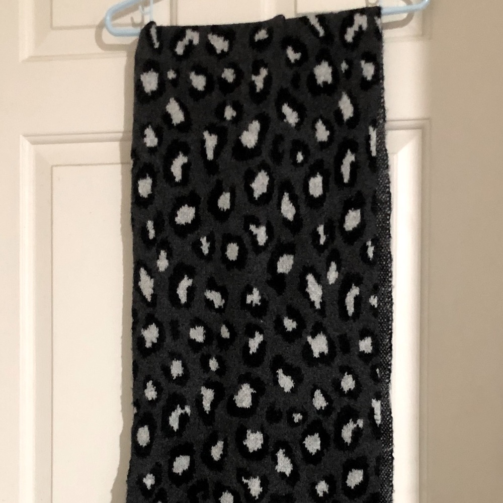 NWT Rachel Zoe Leopard Jacquard Scarf